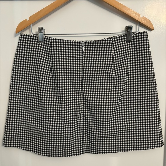 Urban Outfitters Black and White Gingham Mini Skirt with Pockets - Size L - Picture 3 of 11